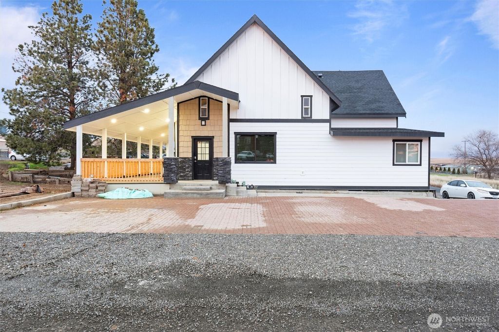 Photo of 310 Bronson Street, Hatton, WA 99344 (MLS # 2461151)