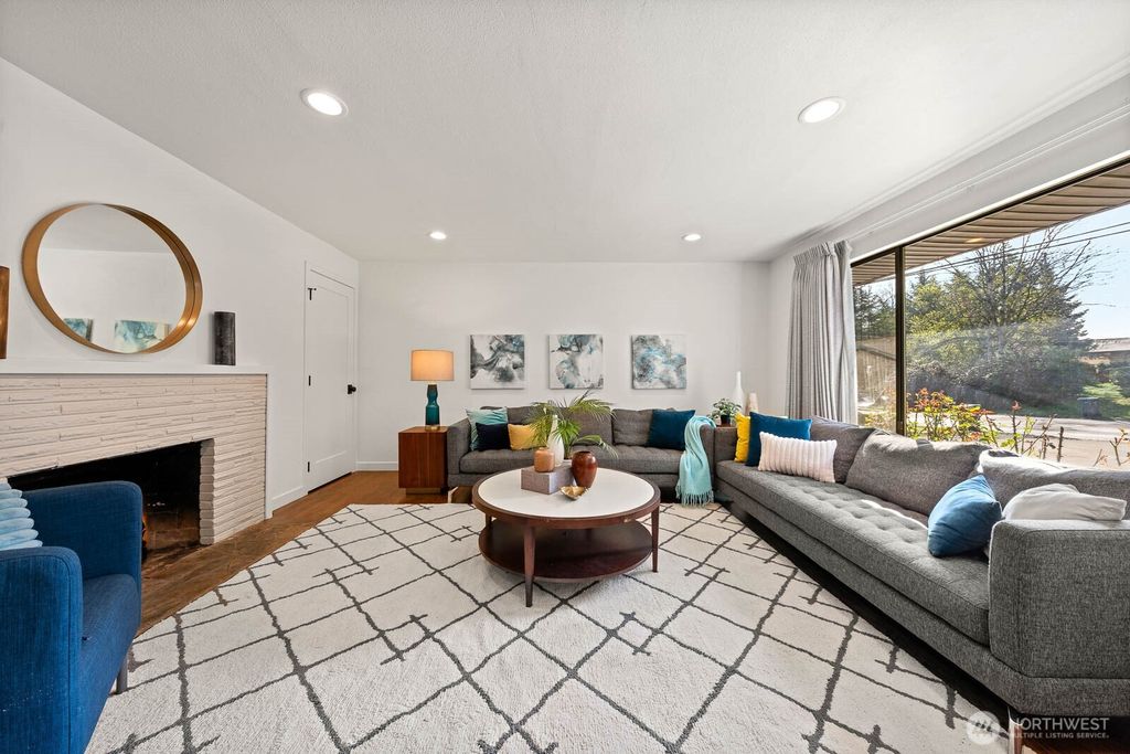 Photo of 2110 SW 339th Street, Federal Way, WA 98023 (MLS # 2351823)