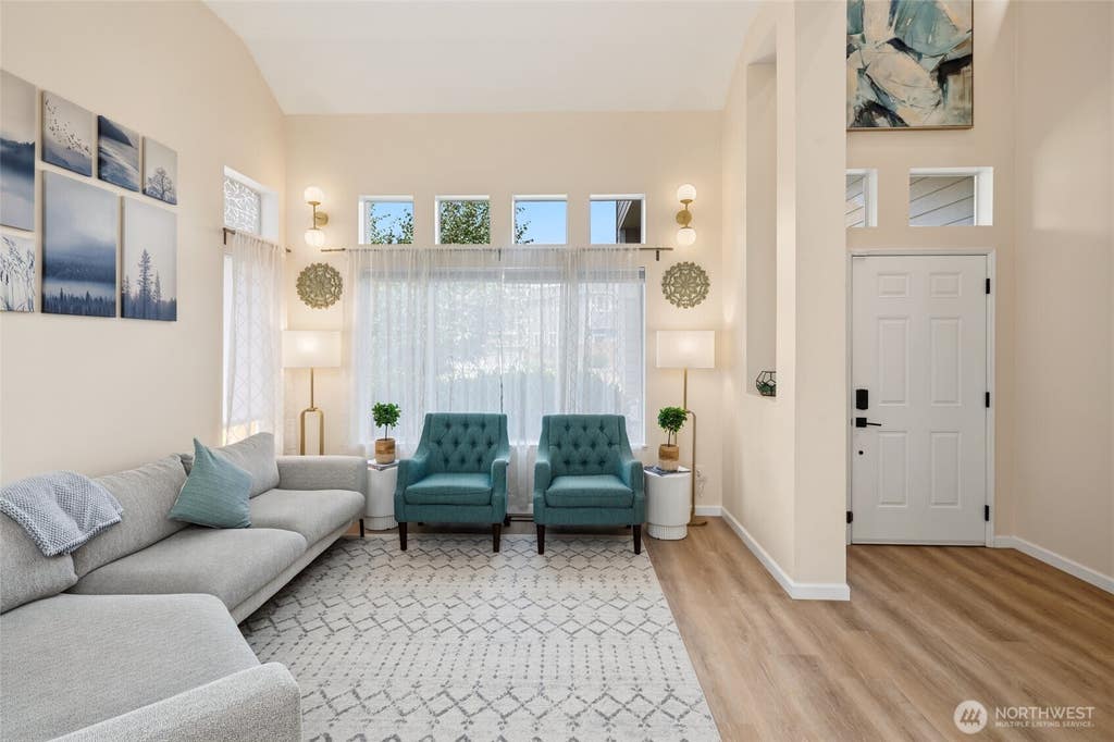Photo of 4210 258th Avenue SE, Sammamish, WA 98029 (MLS # 2561132)