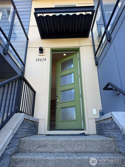 Photo of 14614 35th Avenue NE, Lake Forest Park, WA 98155 (MLS # 2544106)