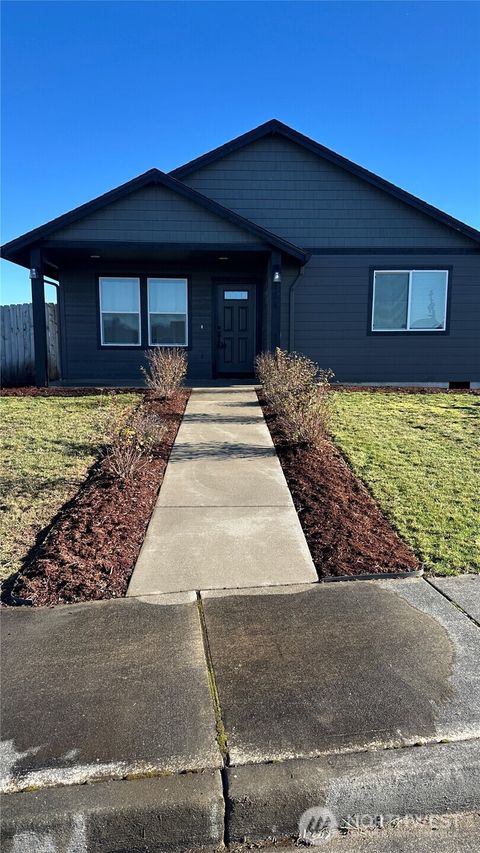 Photo of 406 Herren Avenue, Winlock, WA 98596 (MLS # 2481057)