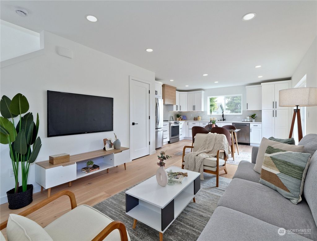 Photo of 11709 Fremont Avenue N, Seattle, WA 98133 (MLS # 2270527)