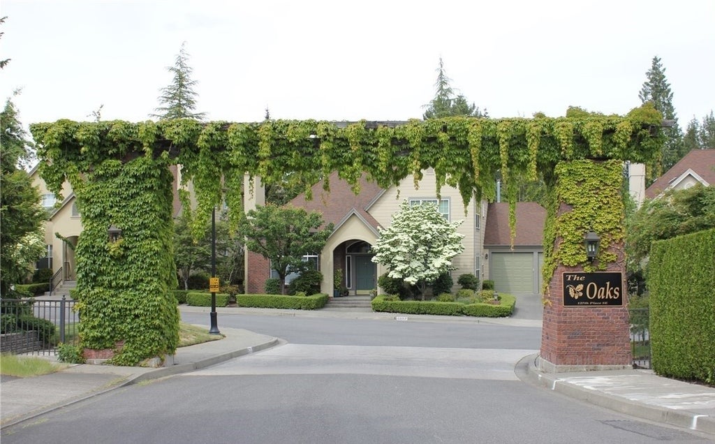 Photo of 6690 127th Place SE, Bellevue, WA 98006 (MLS # 2599816)