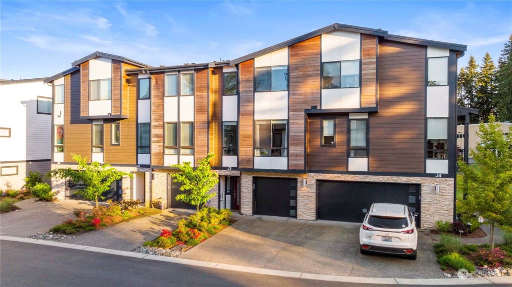 Photo of 12718 35th Avenue SE #J3, Everett, WA 98208 (MLS # 2029074)