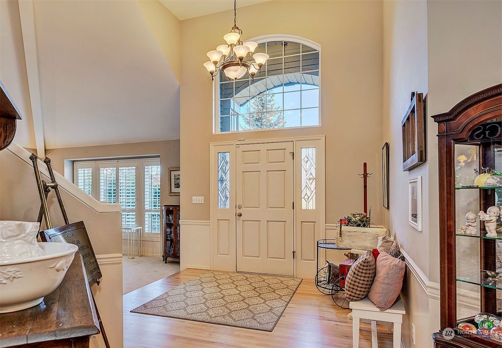 Photo of 21441 SE 35th Way, Sammamish, WA 98075 (MLS # 2040433)