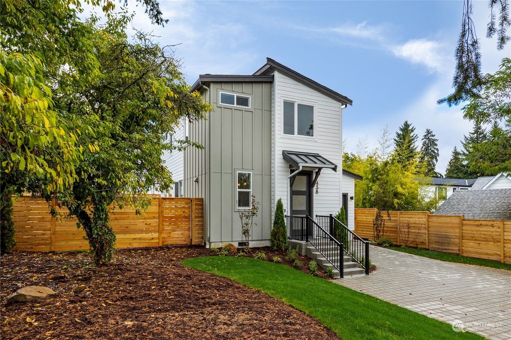 Photo of 438 10th Avenue, Kirkland, WA 98033 (MLS # 2166573)