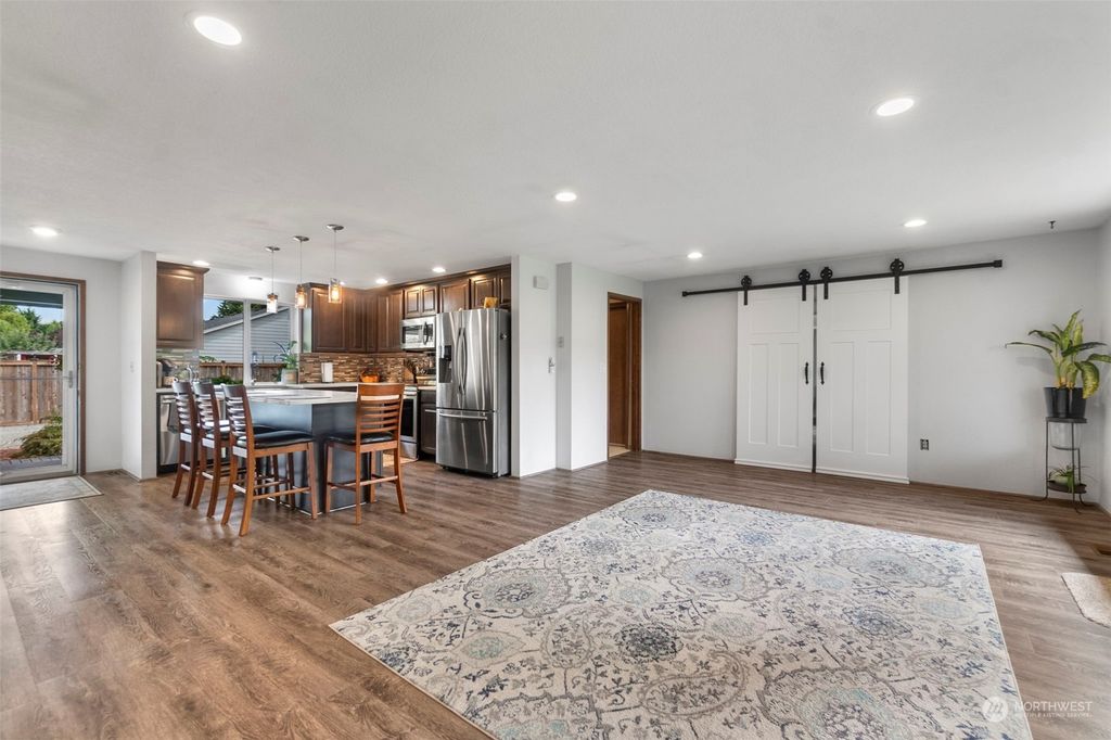 listing image 9360750536097982534