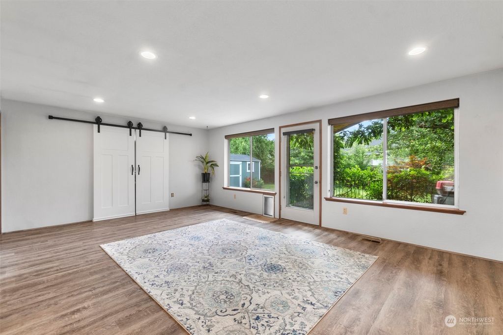 listing image 9367440755413880592