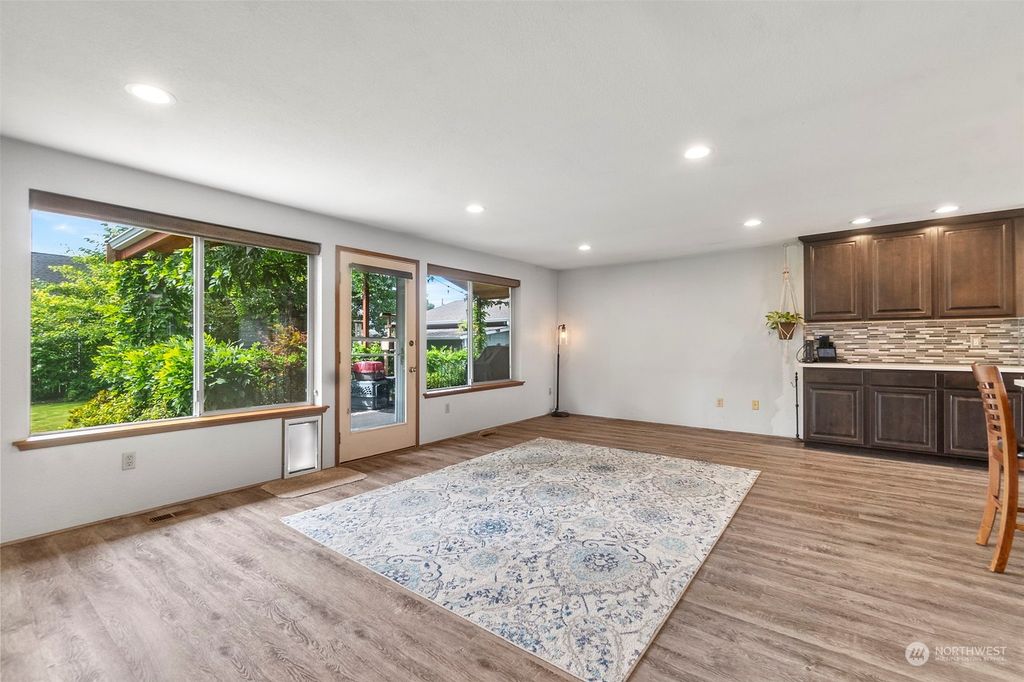 listing image 9362093024614836132