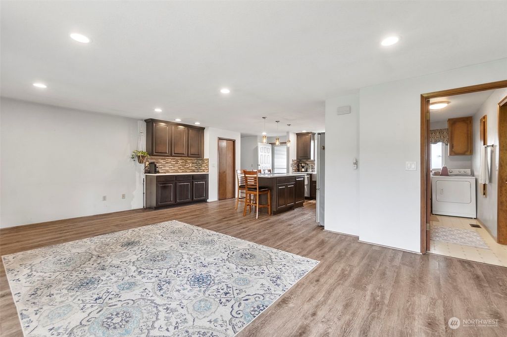 listing image 9361091037976082275