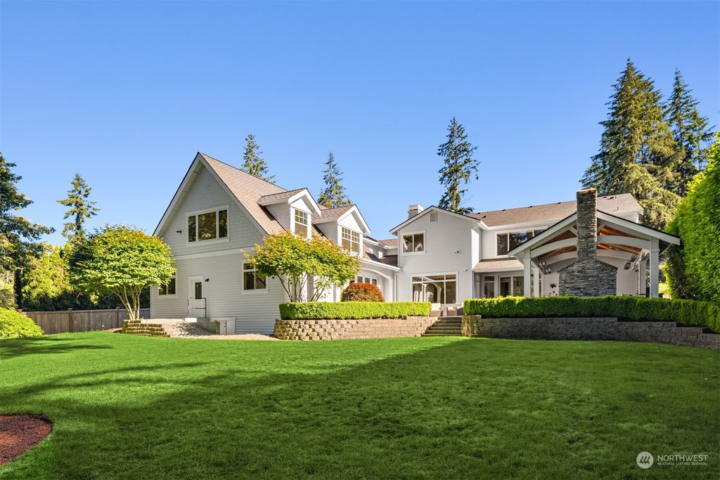 Photo of 10438 SE 23rd Street, Bellevue, WA 98004 (MLS # 2276081)