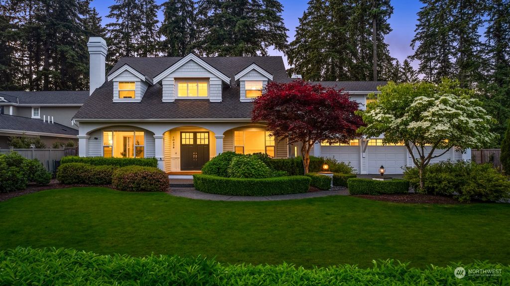 Photo of 10438 SE 23rd Street, Bellevue, WA 98004 (MLS # 2276081)