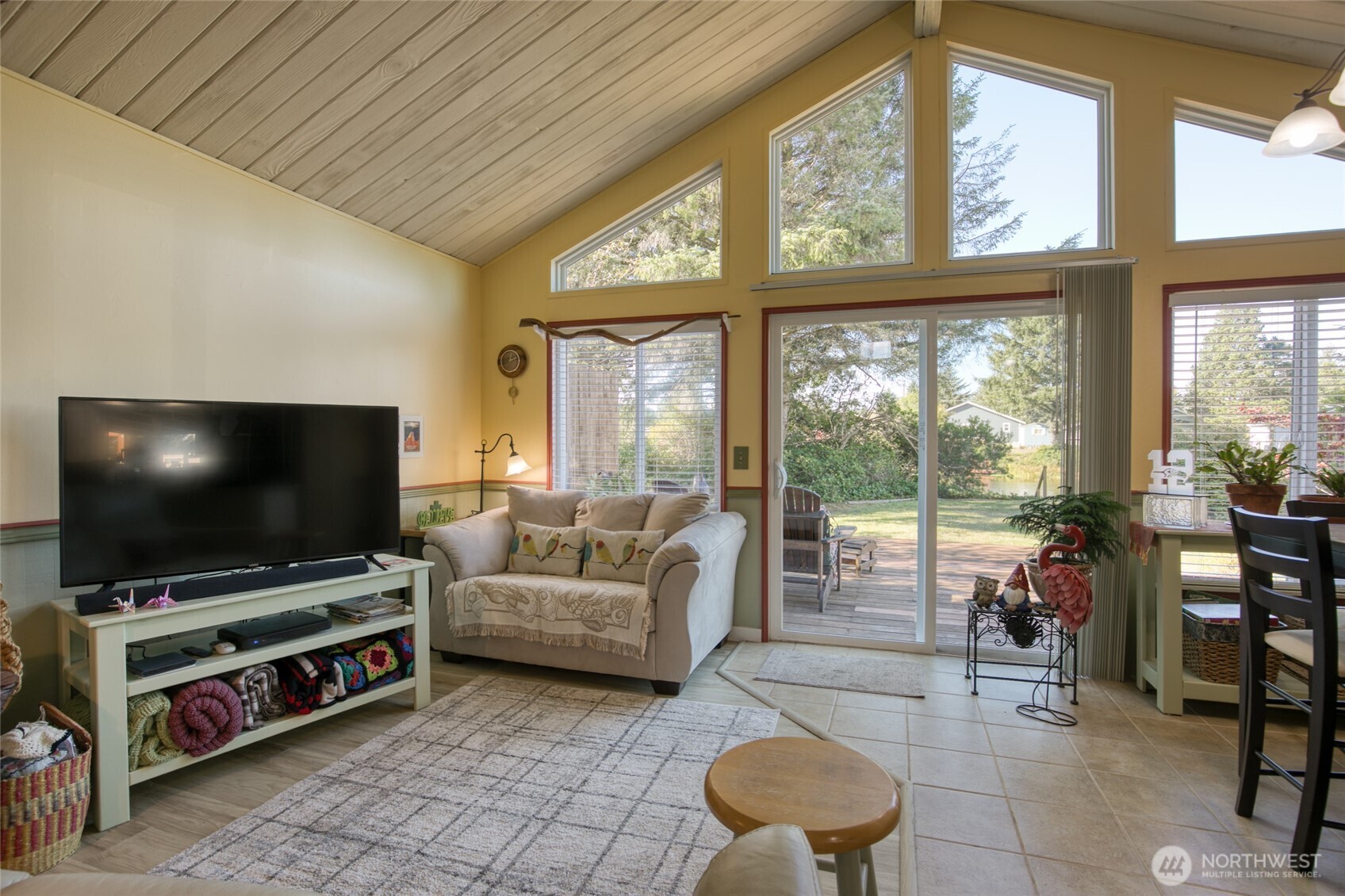 209 Canal Drive SE