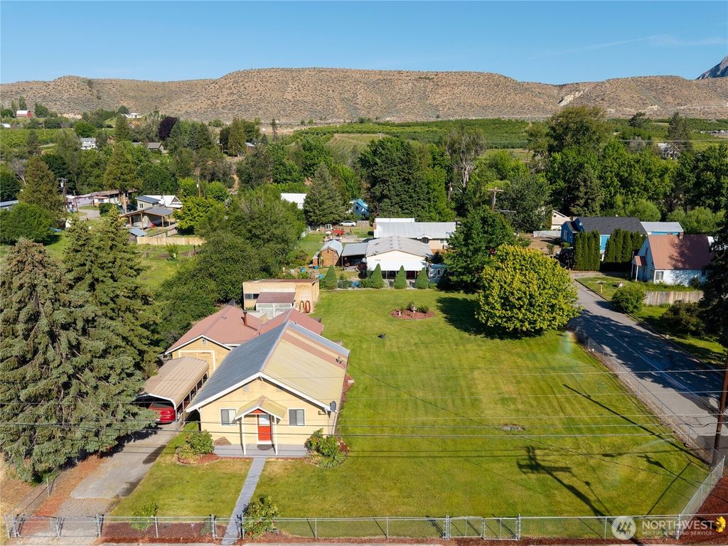 Photo of 119 N Locust Way, Tonasket, WA 98855 (MLS # 2533357)