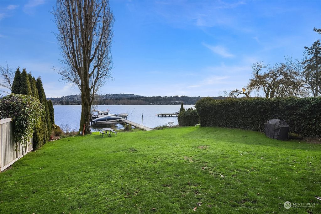 Photo of 9725 SE 43rd Street, Mercer Island, WA 98040 (MLS # 2051070)