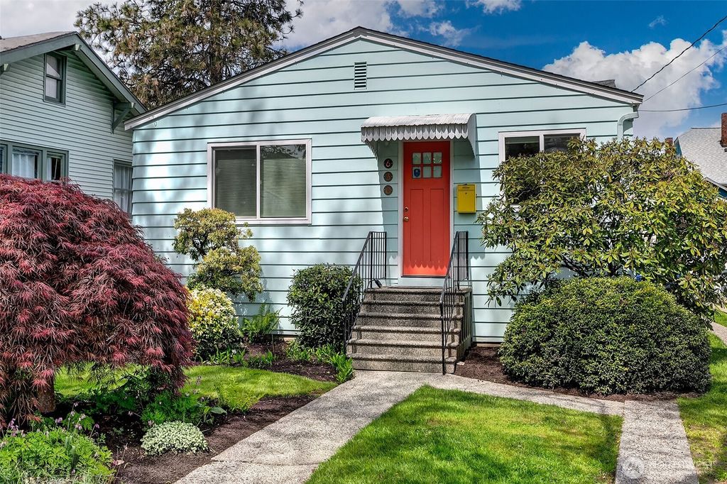 Photo of 630 NW 76th Street, Seattle, WA 98117 (MLS # 2514549)