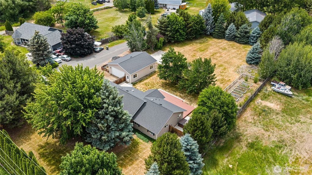 Photo of 611 E Kyllo Road, Ellensburg, WA 98926 (MLS # 2539336)