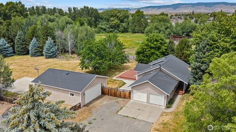Photo of 611 E Kyllo Road, Ellensburg, WA 98926 (MLS # 2539336)