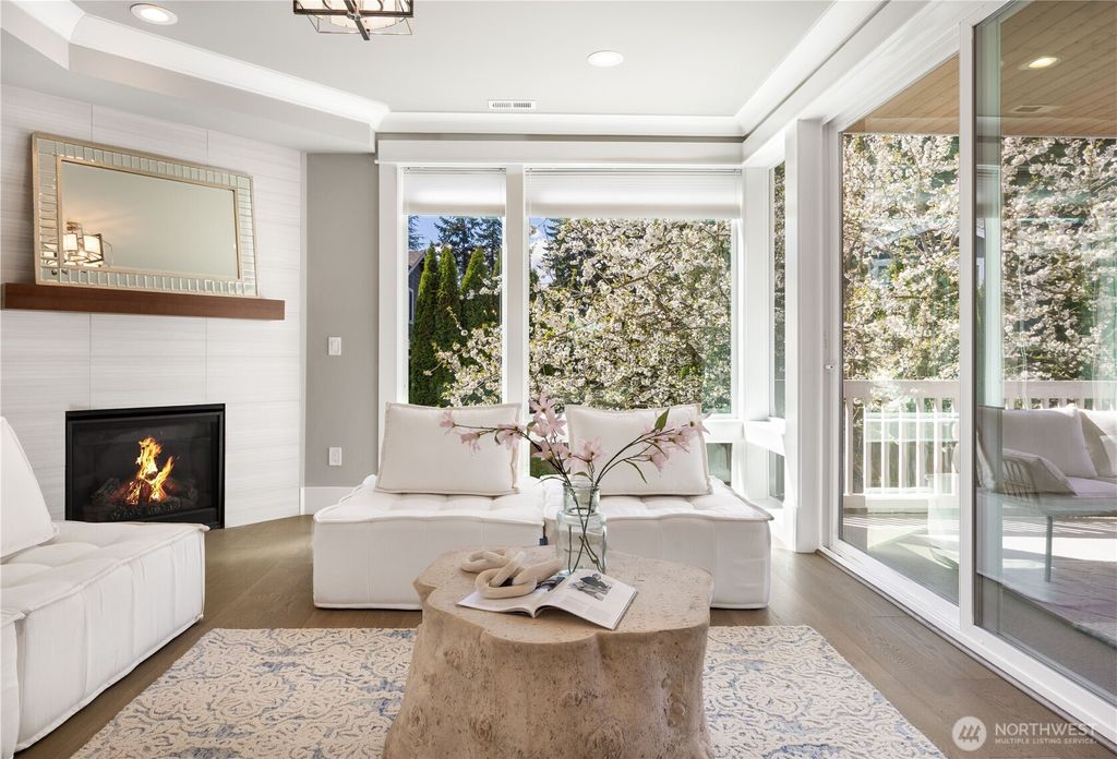 Photo of 10015 131st Place NE, Kirkland, WA 98033 (MLS # 2503999)