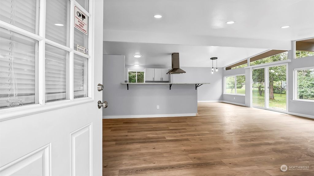 Photo of 30505 21st Avenue SW, Federal Way, WA 98023 (MLS # 2282632)