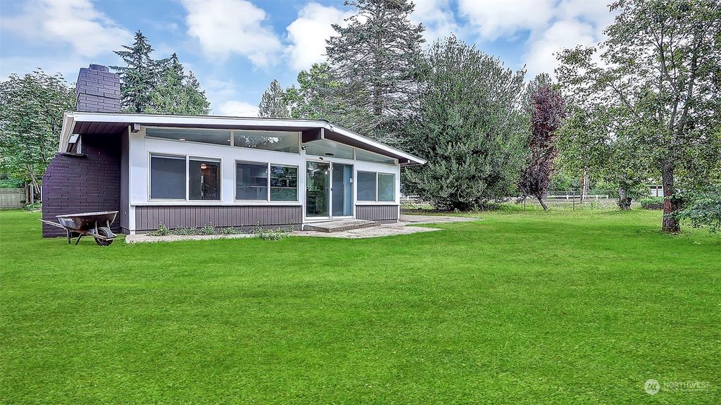 Photo of 30505 21st Avenue SW, Federal Way, WA 98023 (MLS # 2282632)
