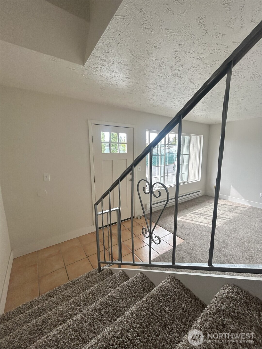 3333 Redwood Avenue 12