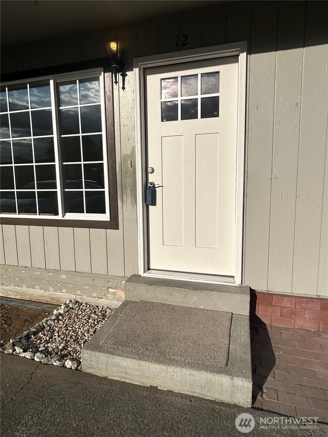 3333 Redwood Avenue 12