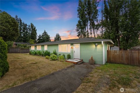Photo of 2229 SW 330th Street, Federal Way, WA 98023 (MLS # 2396461)