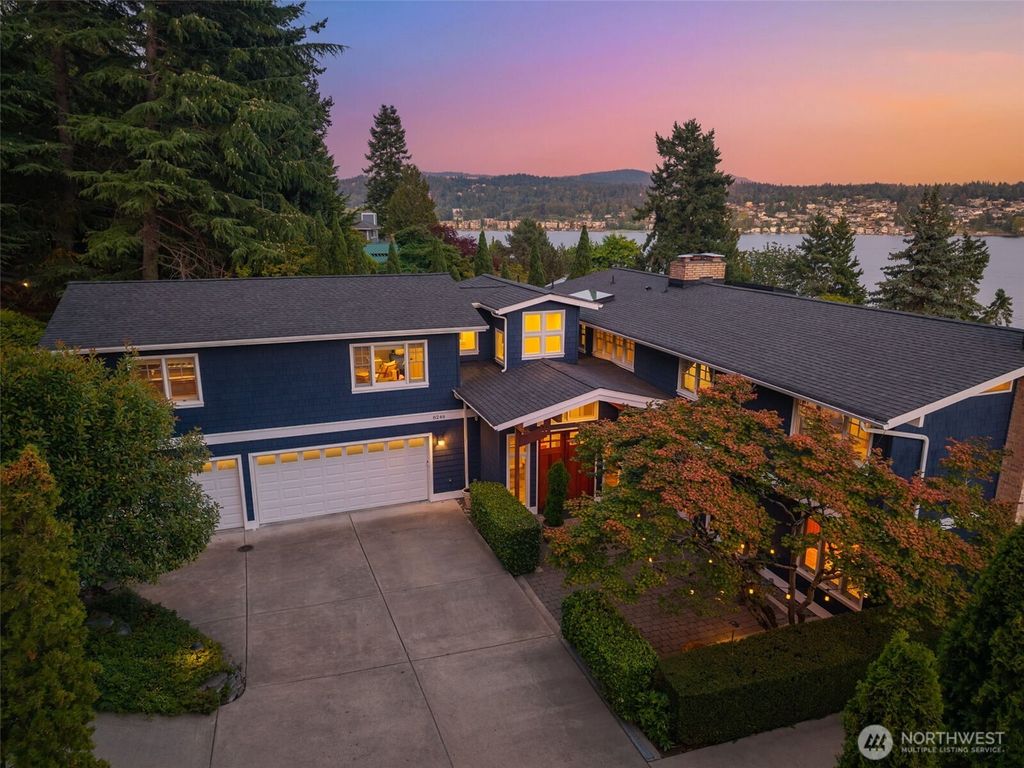 Photo of 8246 E Mercer Way, Mercer Island, WA 98040 (MLS # 2433071)