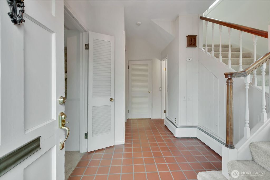 Photo of 906 5th Street NE, Auburn, WA 98002 (MLS # 2458006)