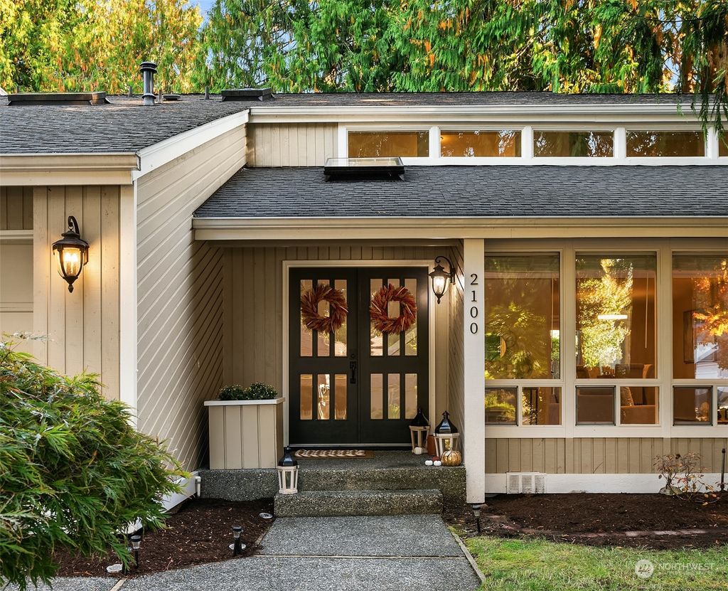 Photo of 2100 232nd Place NE, Sammamish, WA 98074 (MLS # 2298190)