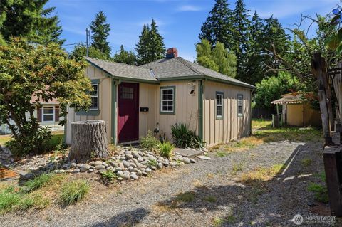 Photo of 2506 Trenton Avenue NE, Bremerton, WA 98310 (MLS # 2553289)