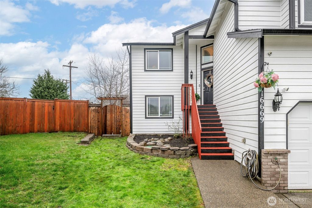 Photo of 16669 Rainier View Drive SE, Yelm, WA 98597 (MLS # 2474863)