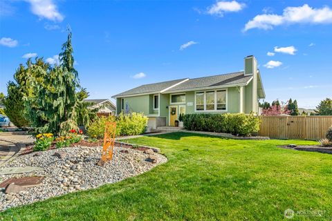 Photo of 1633 Concord Place, Wenatchee, WA 98801 (MLS # 2503563)