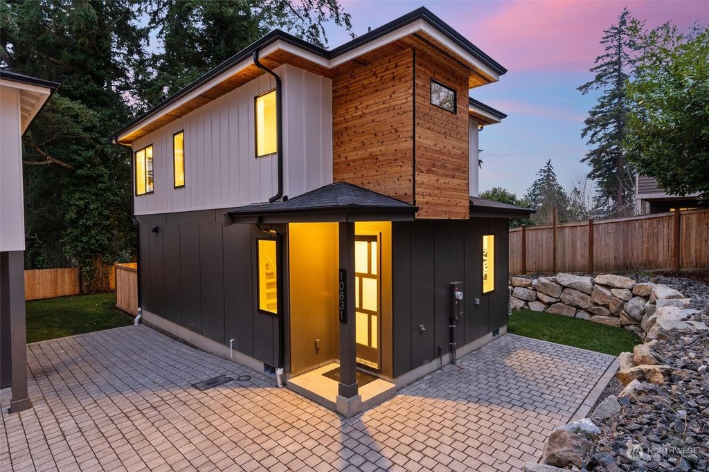 Photo of 10831 104th Avenue NE, Kirkland, WA 98033 (MLS # 2322581)