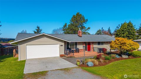 Photo of 601 SW Thornberry Dr, Oak Harbor, WA 98277 (MLS # 2509193)