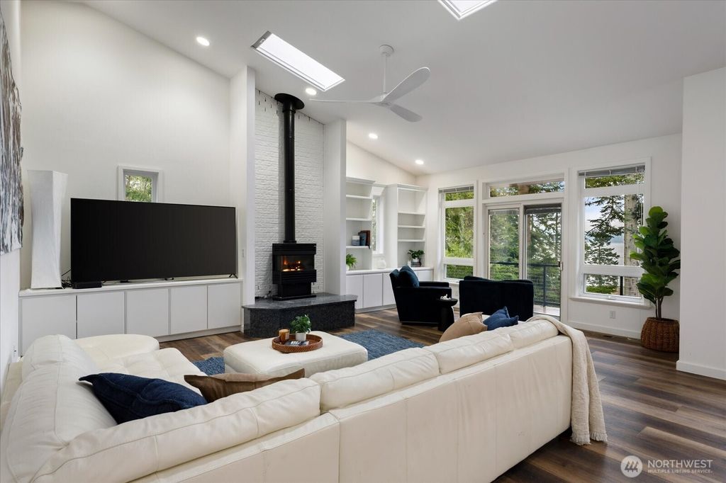 Photo of 209 Sara Vista Road, Coupeville, WA 98239 (MLS # 2459358)