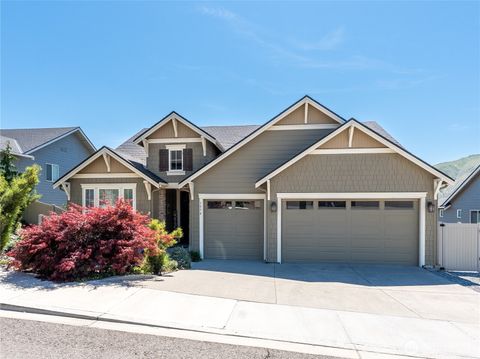 Photo of 1974 Legendary Lane SE, East Wenatchee, WA 98802 (MLS # 2369060)