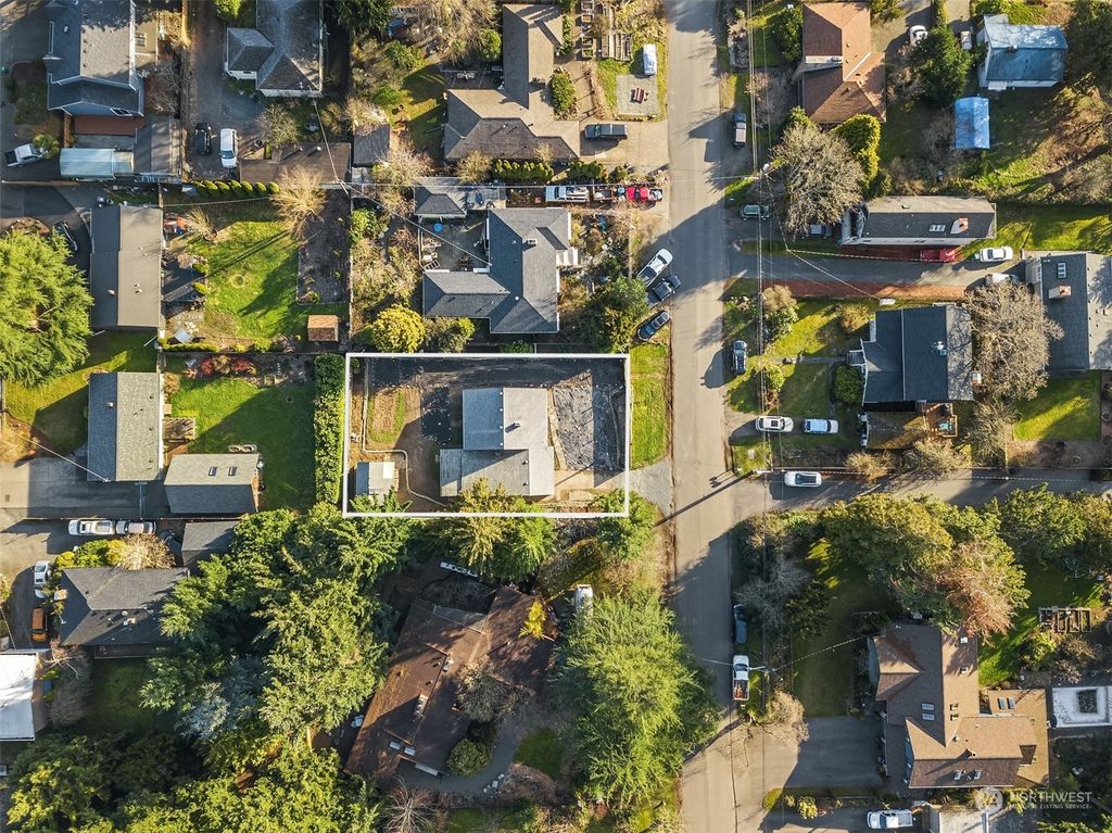 Photo of 13022 Corliss Avenue N, Seattle, WA 98133 (MLS # 2210682)