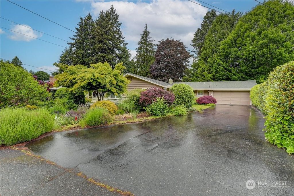 Photo of 208 NW 177th Street, Shoreline, WA 98177 (MLS # 2234004)