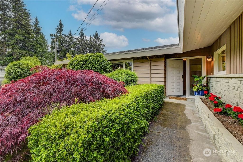 Photo of 208 NW 177th Street, Shoreline, WA 98177 (MLS # 2234004)