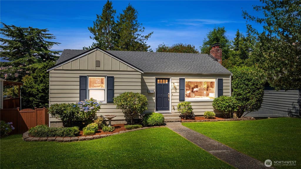 Photo of 5833 57th Avenue NE, Seattle, WA 98105 (MLS # 2536996)