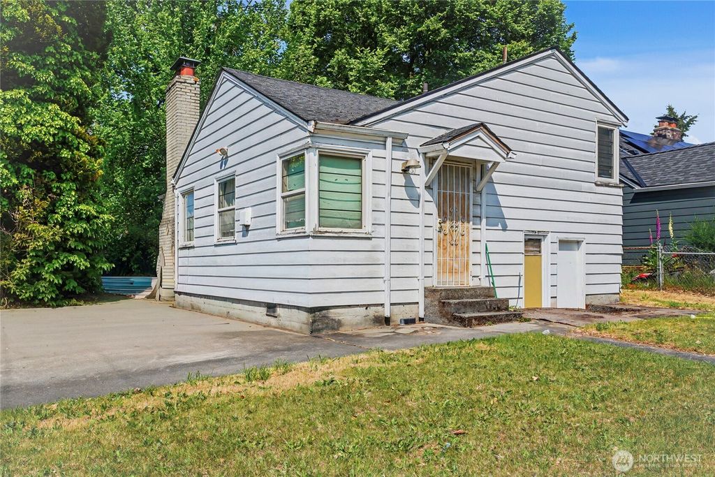 Photo of 6422 28th Avenue S, Seattle, WA 98108 (MLS # 2526171)