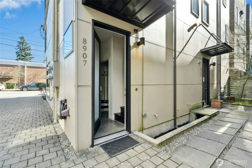 Photo of 8907 Roosevelt Way NE, Seattle, WA 98115 (MLS # 2339687)