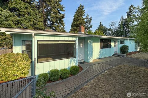 Photo of 1405 W 10th Street, Port Angeles, WA 98363 (MLS # 2426627)