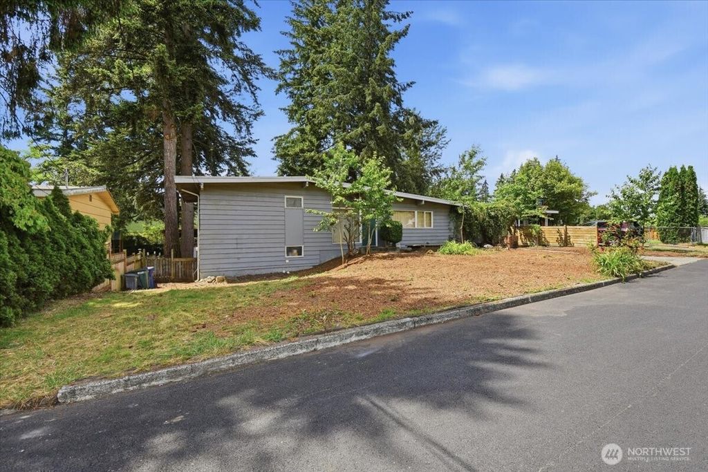 Photo of 1511 143rd Avenue SE, Bellevue, WA 98007 (MLS # 2536246)