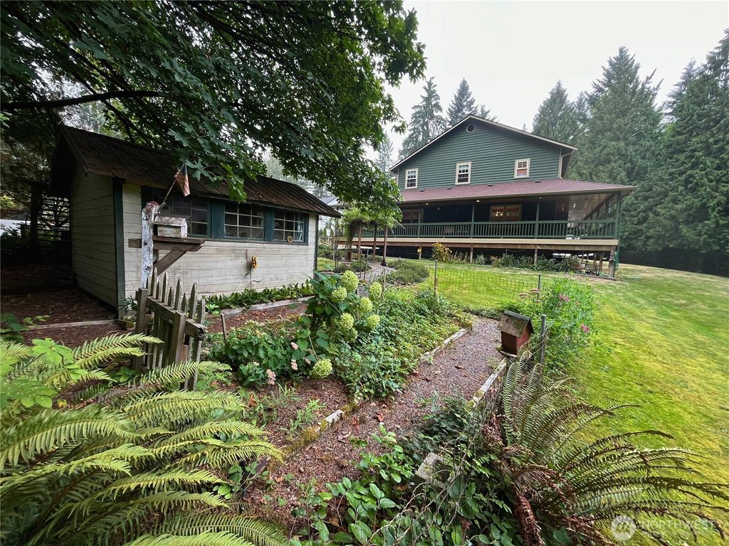 Photo of 727 114th Street NE, Marysville, WA 98271 (MLS # 2433121)