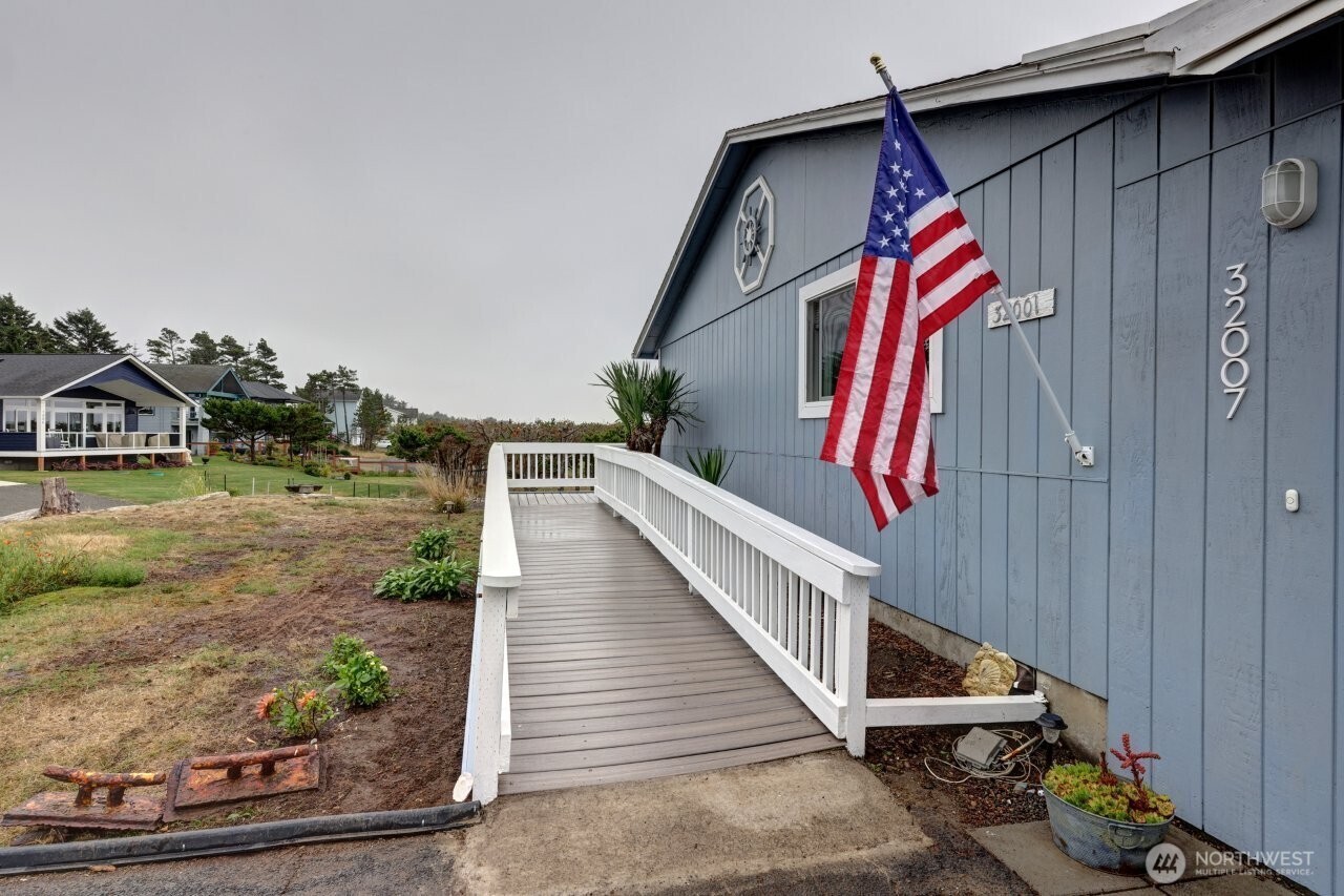 32007 J Place