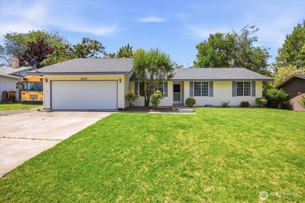 Photo of 1516 S Olympia Place, Kennewick, WA 99337 (MLS # 2539723)