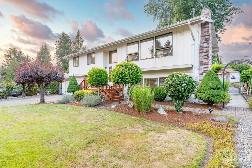 Photo of 14056 SE 202nd Street, Kent, WA 98042 (MLS # 2152904)